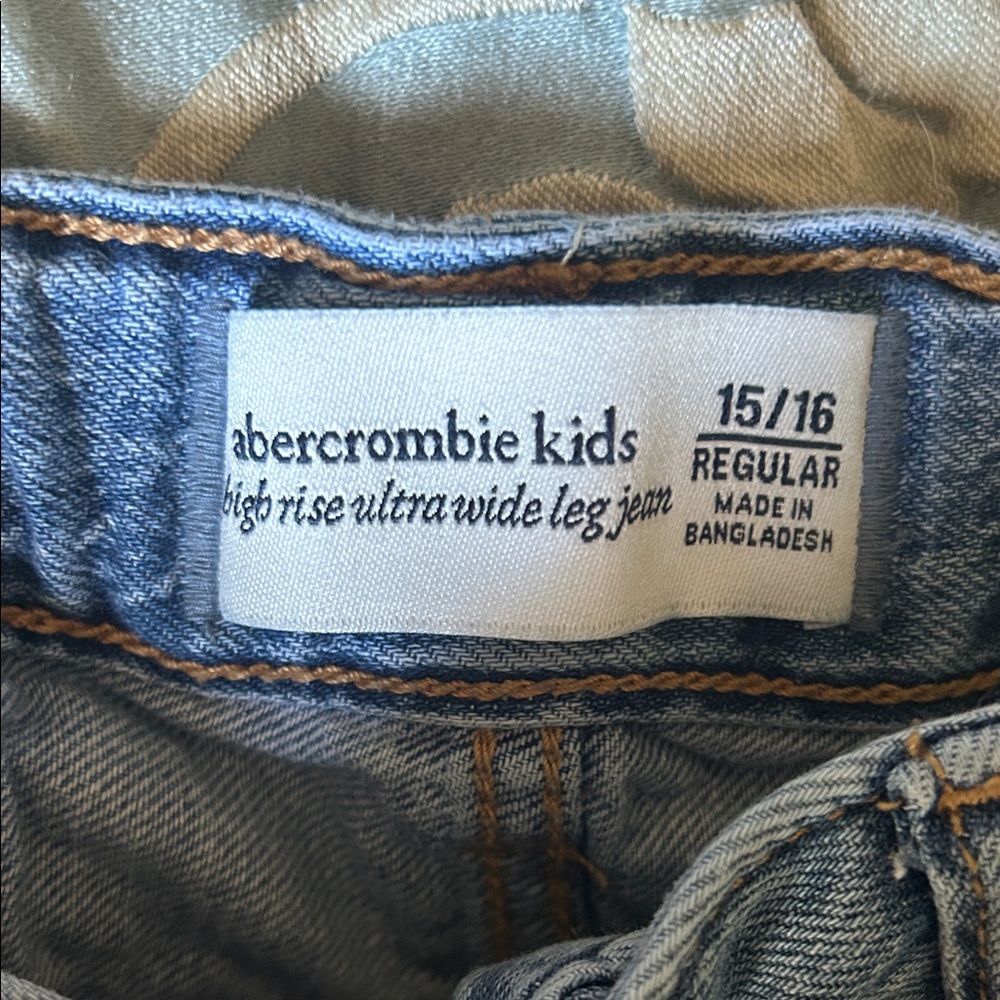 Abercrombie Kids Blue Flare Jeans with Bow Details - Picture 6 of 6